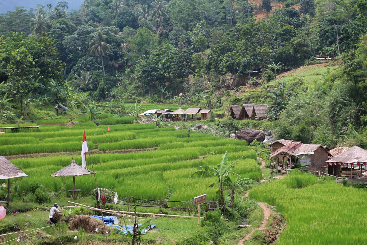 Trekking Gua Garunggang & Curug leuwi asih